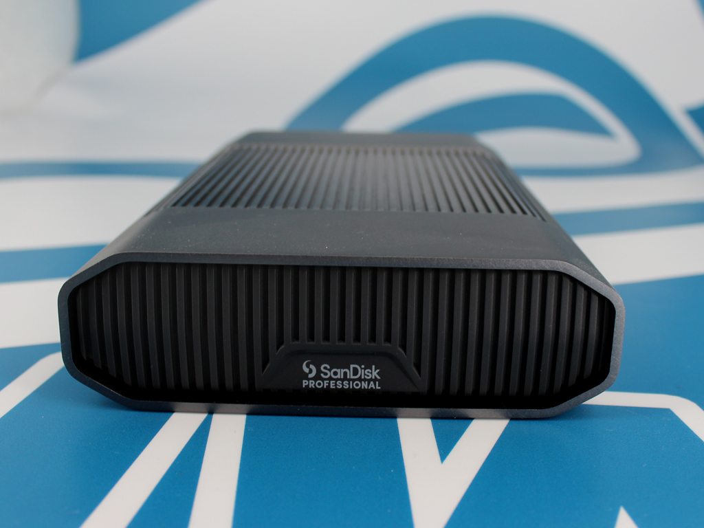 Das Logo kann optional per LEDs beleuchtet werden.