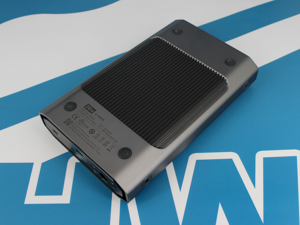 Auf der Unterseite sind auch die Typenschilddaten zu lesen.